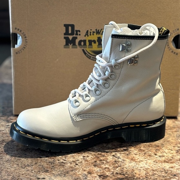 Dr Martens Boot in Bone Color, New with box, Sz 8 - Picture 2 of 3